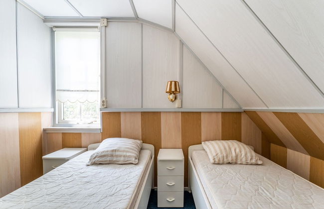 Attractive Farmhouse in Giethoorn With Garden - Photo 6