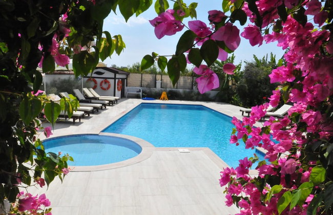 Beautiful 4-bed Villa Private Pools - Photo 26
