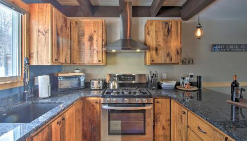 Slopeside Burke Mtn Condo with Amenity Access! - Foto 4