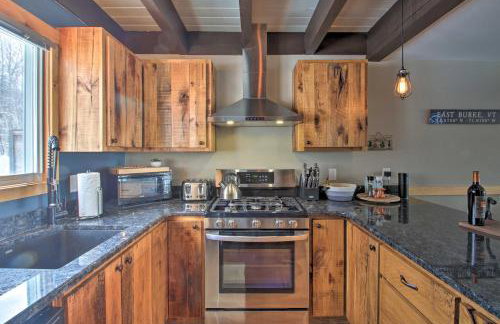 Slopeside Burke Mtn Condo with Amenity Access! - Foto 4