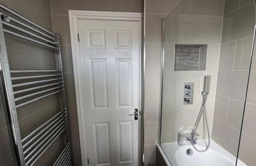 Weekend availability - 3 Bedroom House - Free Parking - Ideal for Families and Groups - Foto 13