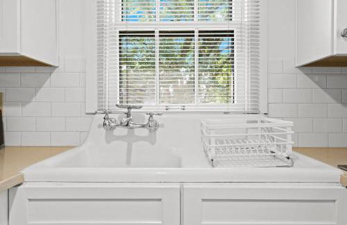 Stunning Cottage in Famous KY Garden -Sleeps 2 - Foto 15