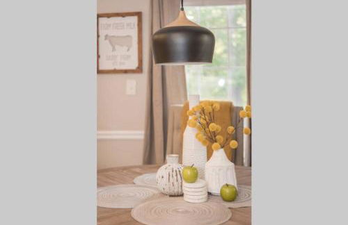 Stylish & Spacious Home Near ATL - Foto 32