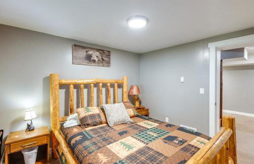 Deck with Hot Tub Ashton Cozy Cub Cabin - Foto 28