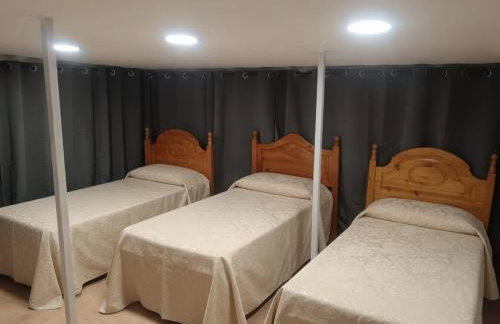 Habitaciones en planta superior independiente con piscina - barbacoa - Foto 39