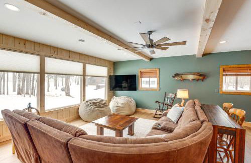 Private Dock, BBQ Ready Lakefront Fifield Home! - Foto 1