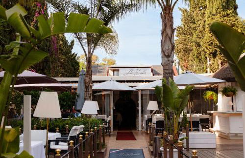 Luxurious frontline golf apartment in Elviria - Photo 65