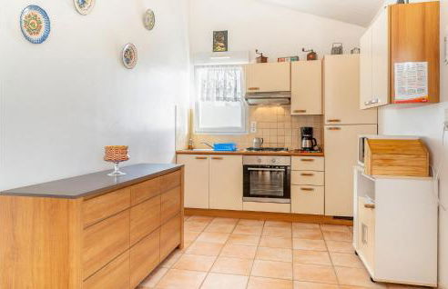 Beautiful Home In La Faute Sur Mer - Photo 7