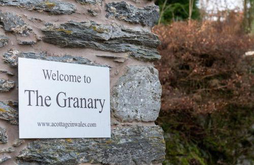The Granary - Wild Swimming, Sauna, Peace & Quiet, Nr Bala - Photo 10