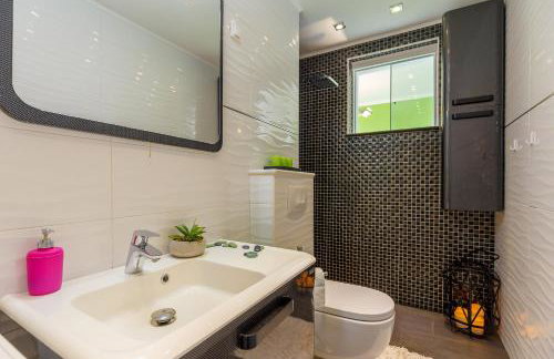 Skyscraper Apartment- Free parking included - Foto 44