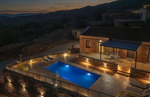 To Petrino Stone Mountain Retreat with Private Pool - Photo 1