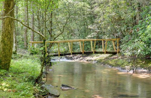 Secluded Cross Creek Cabin with Deck and Fire Pit! - Foto 6