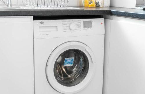 5 Bedroom House - 10 Guests - Multiple off Street Parking - Garden - Smart TV - WIFI - Contractors - Families - Groups - Top Rated - 98Q - Photo 40