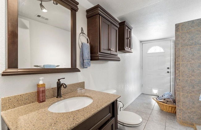 Oasis w Huge Pool & BBQ Patio - Photo 25