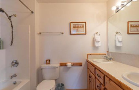 Chester Currents by KABINO Riverfront on Henrys Fork Air Conditioning Boat Launch Foosball Pool Table Huge Yard Garage WIFI - Foto 27