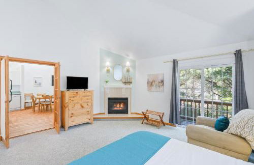 Cannon beach vibes, steps to the beach,WIFI,3 full bedroom en suites with 3 fireplaces,Near Downtown - Photo 35