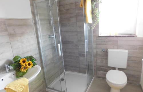 Haus Astenblick in Winterberg Ferienwohnungen mit Gastraum Wanderveranstaltungen und Familienfeiern - Foto 54