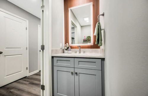 Modern 5BR, Kid-Friendly Home In Poconos with Pool Table - Foto 43