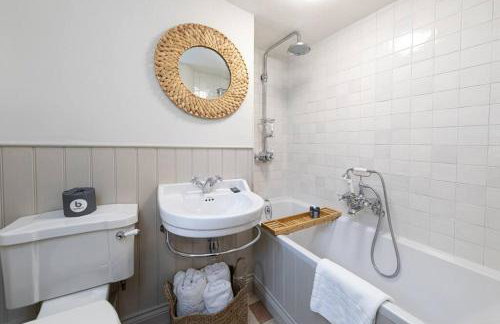 Farriers Cottage-Tranquil Haven, Central Location! - Photo 29