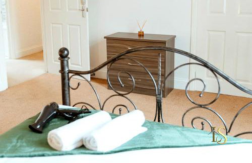 *Luke Stays Oswald Terrace* - Foto 17