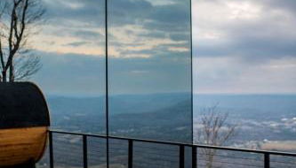 Stunning Mirrored Glass Cabin with Hot Tub & Sauna near Lookout Mountain, Dade County, GA - Foto 5