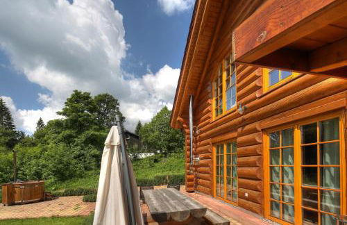 Luxus-Ferienhaus Blockhaus Chalet Nr 2 Toplage am Feldberg mit Sauna, Outdoor-Hottub, Kamin auf 1300m üM - Foto 5