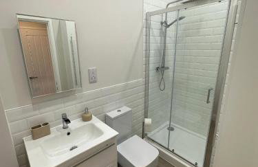 Beachfront Bliss Apartment - Near Hythe - On Beach Seafront - Private Parking - Photo 9