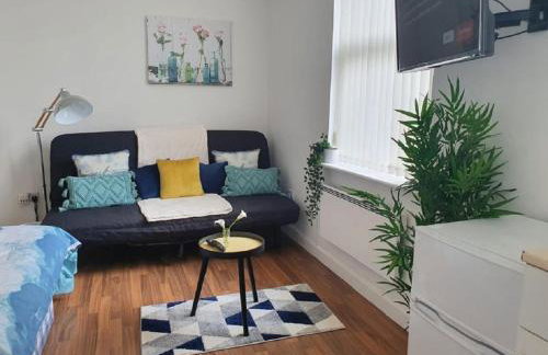 CityNights Studios with Free Parking - Foto 38