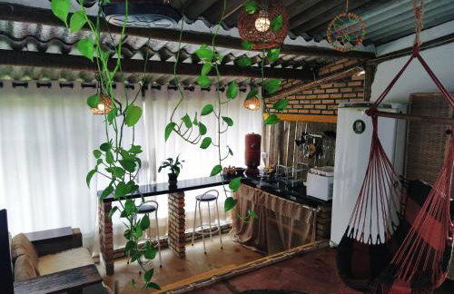 Chalé aconchegante, pertinho da cidade e conectada a natureza - Foto 13