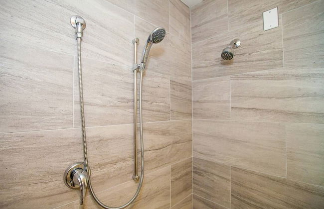 NEW 4 Bed 2 Full Bath Condo Near Back Bay - Photo 20