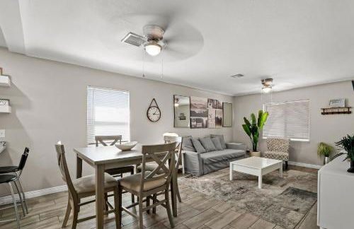 Renovated Stay, Parking, Near DT & Airport - Foto 8