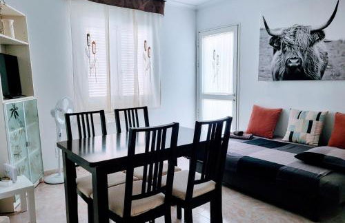 2 bedroom apartment with a pool - Foto 8