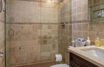 3-Story Townhome Free Parking Private Patio Washer-Dryer - Foto 10