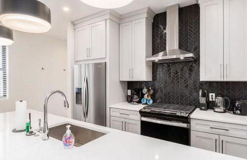 Luxury Escape 4BR 3 bath Oasis in Historic Old Town - Foto 20