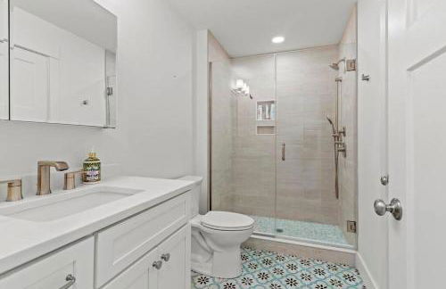 Steps From Beach & Boardwalk, Ocean Views with 5 Decks, 3 Cars - Foto 48