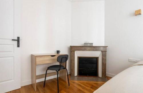 The Square, Paris-Asnières, Private Apartment with Bedroom and Living Room - Foto 6
