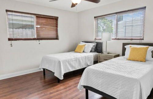 Stadium Sunflower Miramar home, 3 bd, 2 ba - Photo 26