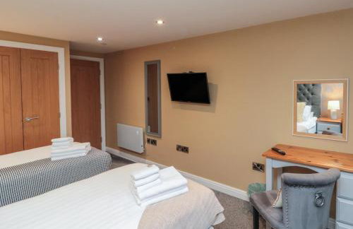 Tornado Engine Shed - Photo 18