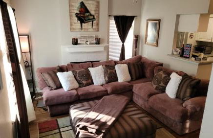 Cozy 2 Bedroom Townhome in Addison - Foto 1