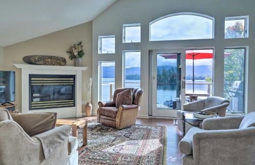 Lakefront Bolton Retreat with Balcony and Views! - Foto 1