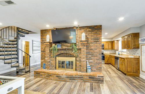 Beach and Dock! Lakefront Ozarks A-Frame Retreat - Foto 7