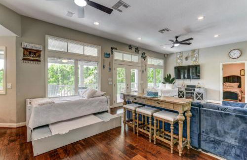 The San Bernard River waterfront provides private access to a spa, boat ramp, and jet skiing - Photo 75