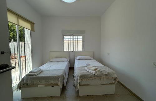 Villa with Pool, Chill-Out & BBQ - Foto 40