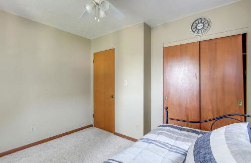 Walk to Park Waterloo Home with Furnished Deck - Foto 20