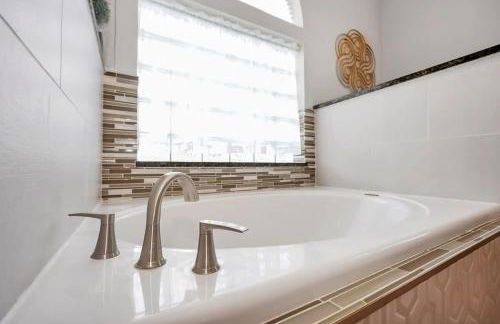 New 5 bedroom Disney Sanctuary - Photo 30