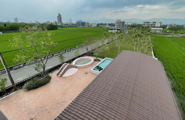 Young Villa - Photo 7