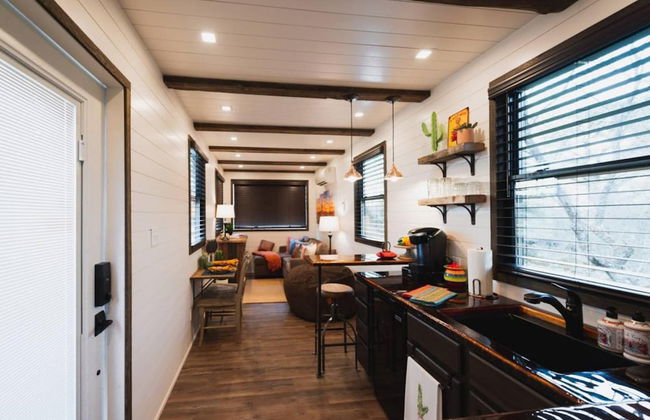 The Hacienda Container Tiny Home 12 min to Magnolia Baylor - Foto 2