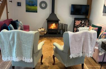 Luxury Three Bedroom Barn Conversion in Devon - Photo 32