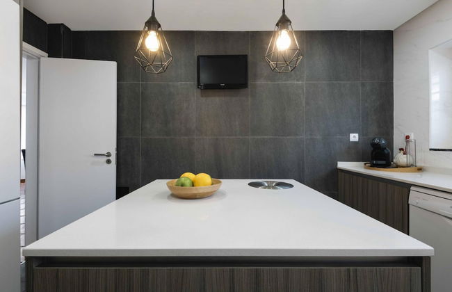 Sesimbra Stylish Villa by Homing - Photo 17