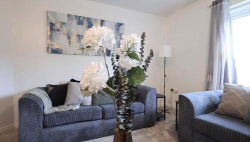 Stylish 2-Bed flat near IKEA & J9 M6 Free Parking - Foto 1